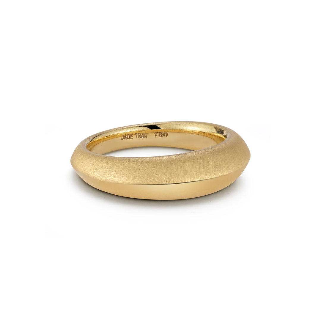 Jade Trau 18k yellow gold "Frankie" half satin finished half high polished band